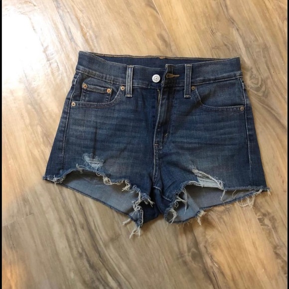 Levi’s denim cut off short- Brand new - Picture 2 of 2